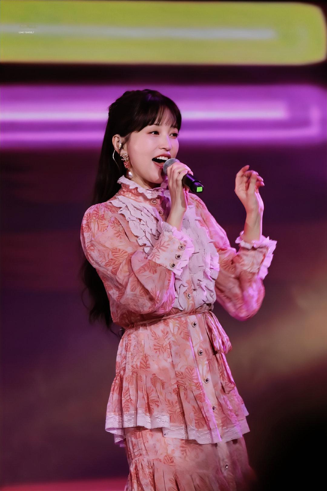 #金莎[超话]##金莎 睡九个小时我就满足# 多多注意休息啊美女子！ ​​​