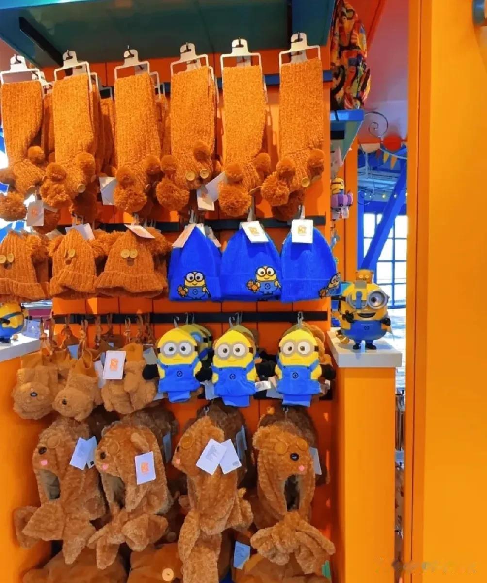 #秋日生活打卡记# 
环球影城的食物和纪念品也非常丰富多样。园区内有各种各样的餐