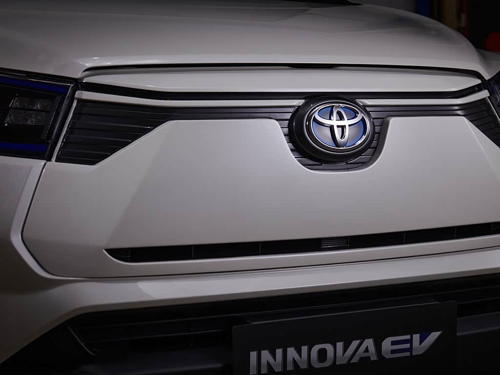 丰田 Innova 