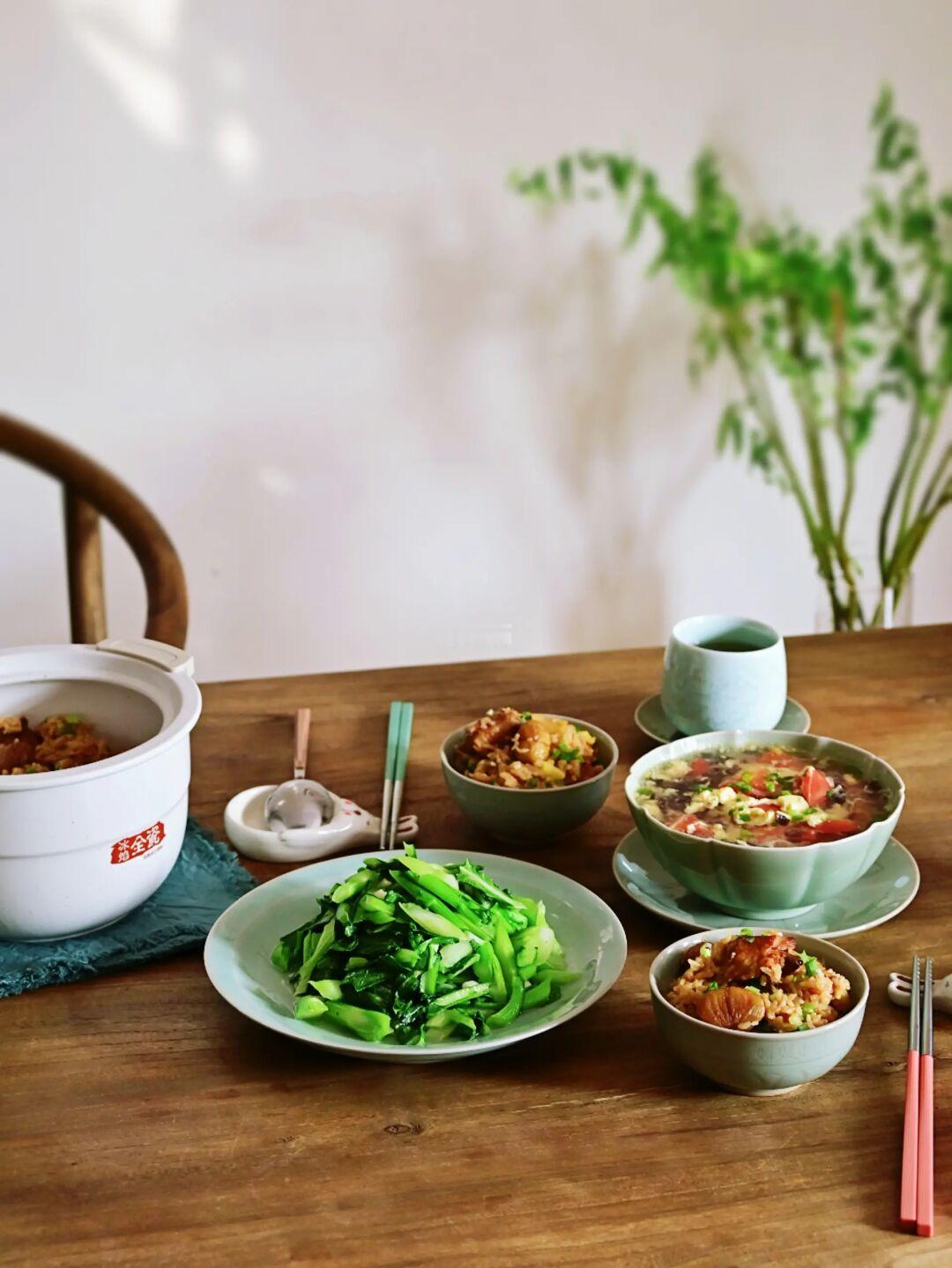 老两口的午餐｜鸡翅板栗焖饭