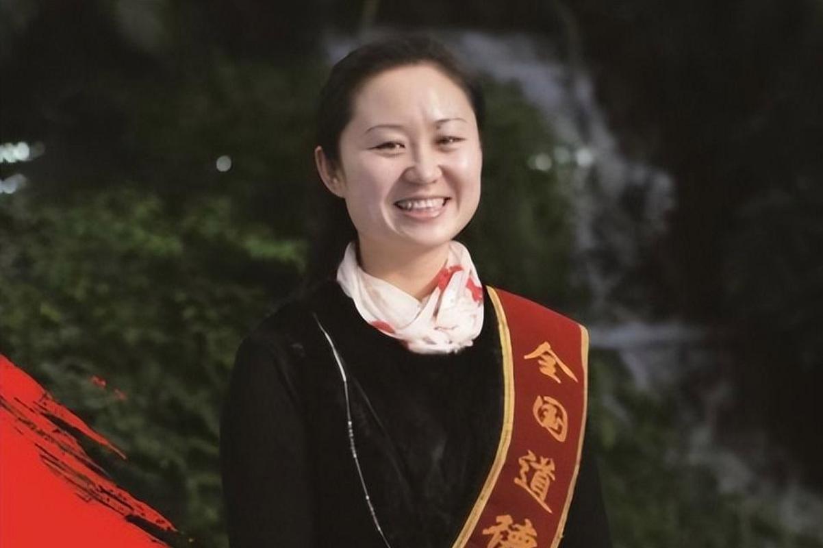 割下69%的肝救了公公，三年后却被婆家扫地出门。

2007年4月，河北行唐县龙