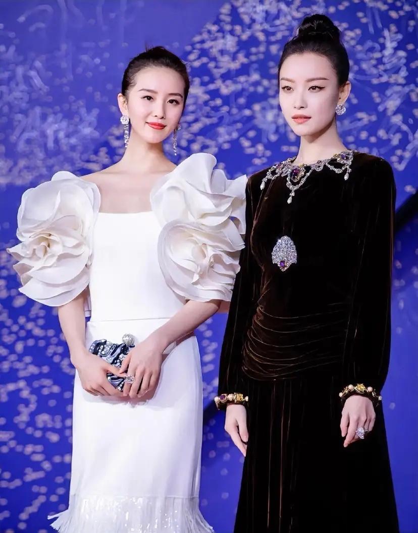 果然，有资本当靠山就是不一样！就连大导演王家卫，蛐蛐了所有人，却唯独不敢对倪妮大