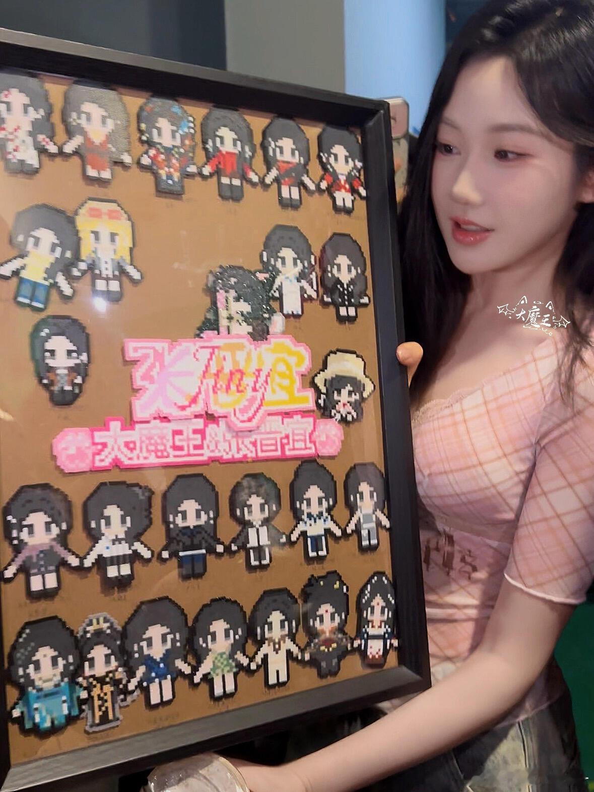 岳雨婷张晋宜拼豆界卧龙凤雏看两个大美女拼豆真是赏心悦目呀，俩美女被拼豆狠狠拿捏了