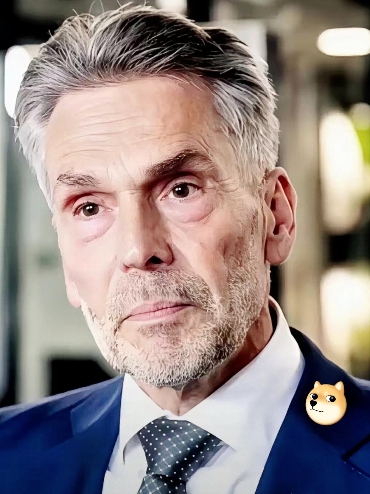 反制来得迅速果断！荷兰刚宣布要对中国限制ASML光刻机维修服务，我国随即收紧镓、