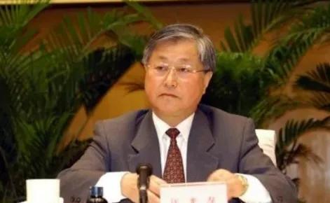 1995年，时任哈尔滨市市长汪光焘多次提出，要把拥有百年历史的哈尔滨中央大街，建