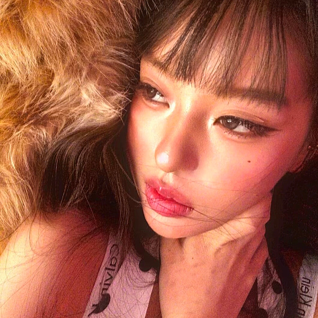 𝙒𝙚𝘾𝙝𝙖𝙩｜小众轻欧美女生头像分享𝑆𝘩𝑎𝑟𝑒. 