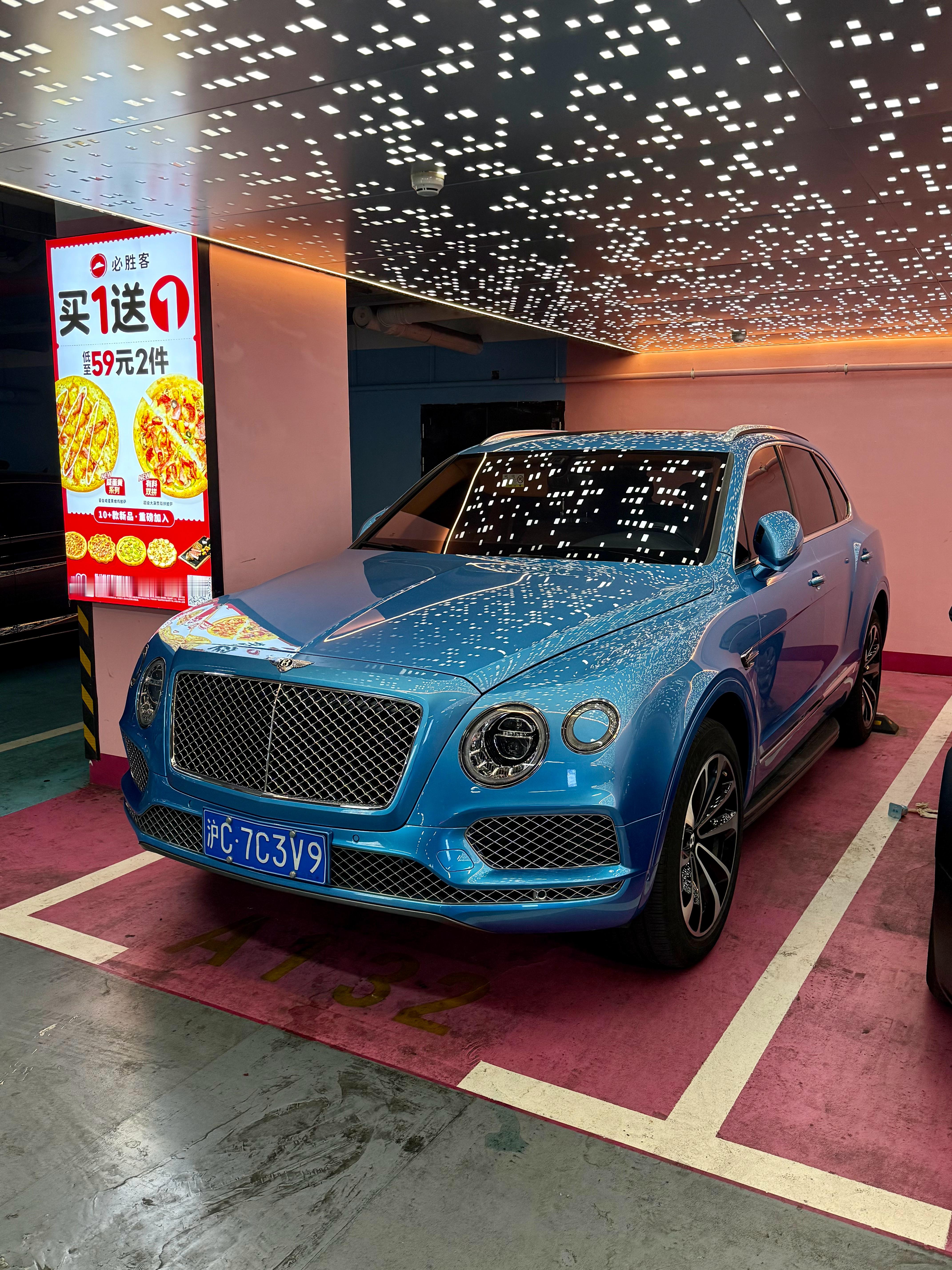 他强任他强，沪C乡下王👑没想到在上海乡下也能遇到一台添越，还是沪C[二哈]sh