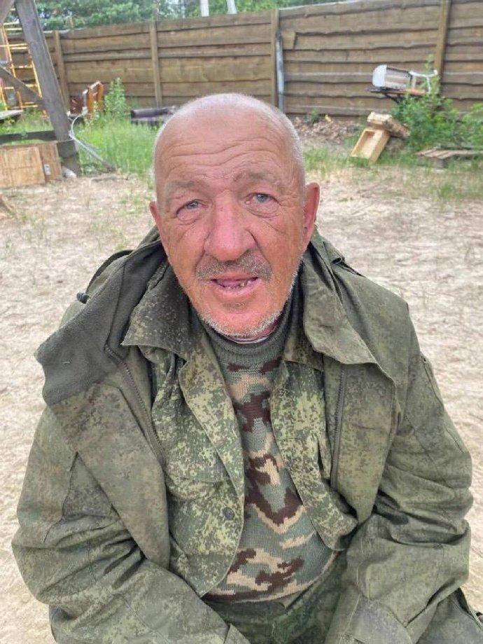 乌军最近俘虏的俄东部军区第35集团军中的一名叫米哈伊尔·奥西彭科的战俘火了，这位