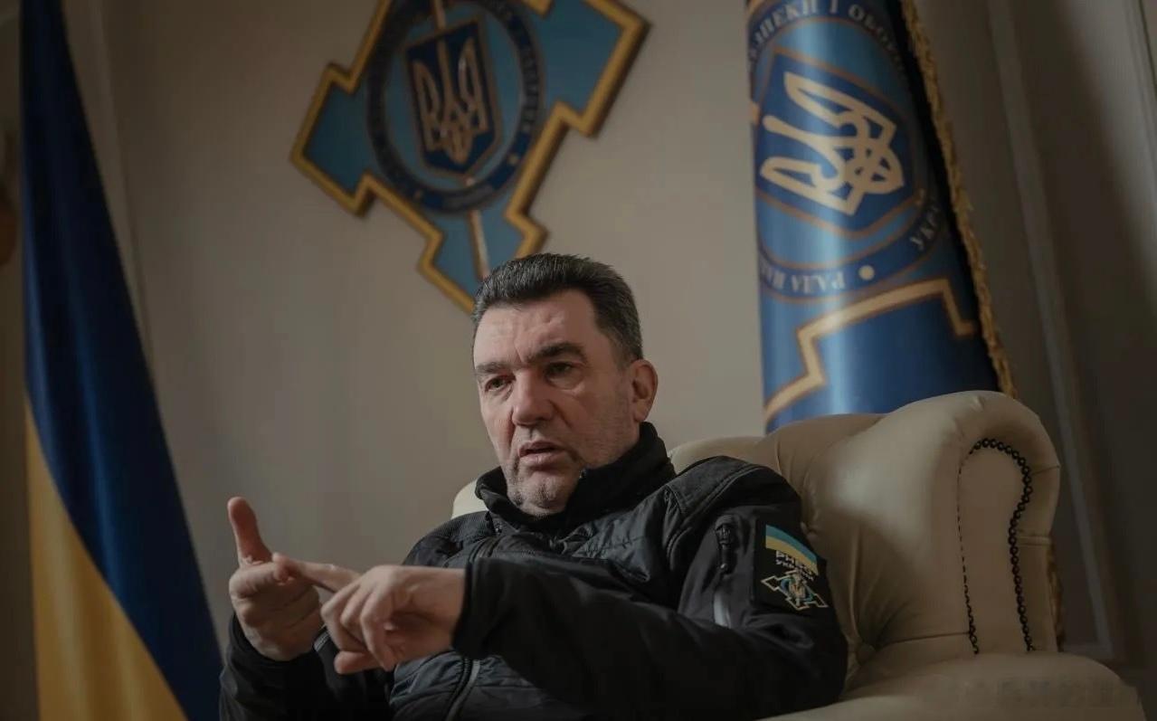 乌克兰的国家安全与国防委员会秘书丹尼洛夫最近话很多，俨然把自己当成了专家，他先是