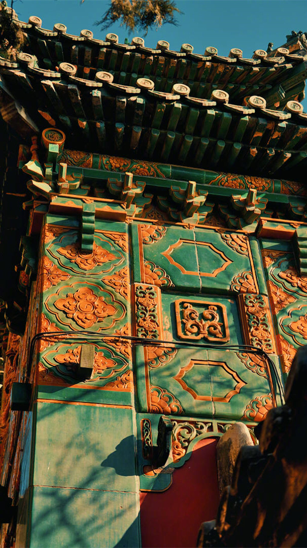 人一辈子，你得信这一条：留得住的不需用力，留不住的不需费力。来去随缘，强求不得。