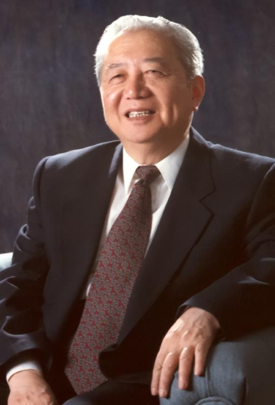 2001年，美国将一批淘汰的机器高价卖给中国，导致我国亏损好几亿，就在美国准备看