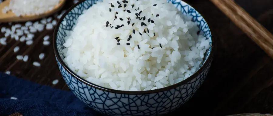 餐前控控片这类东西的卖点是有效抑制热量的摄入，从而达到无需节食，健康减肥的目的。