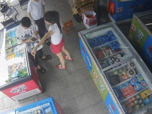 [兔子]“细思极恐！” 湖南沅江，一男子看见有人喝了啤酒开车，心里不踏实，掏出手