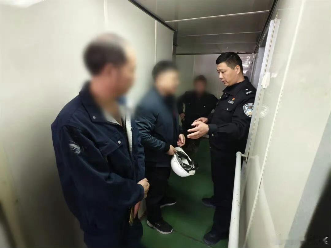 500公里14小时台州民警跨越三地调解纠纷点赞台州椒江民警！跨三地奔500公里、