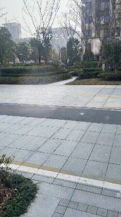 看了张雪峰跑步的视频，身为跑渣的我发现，他的跑步姿势比我专业多了。

这几天，“