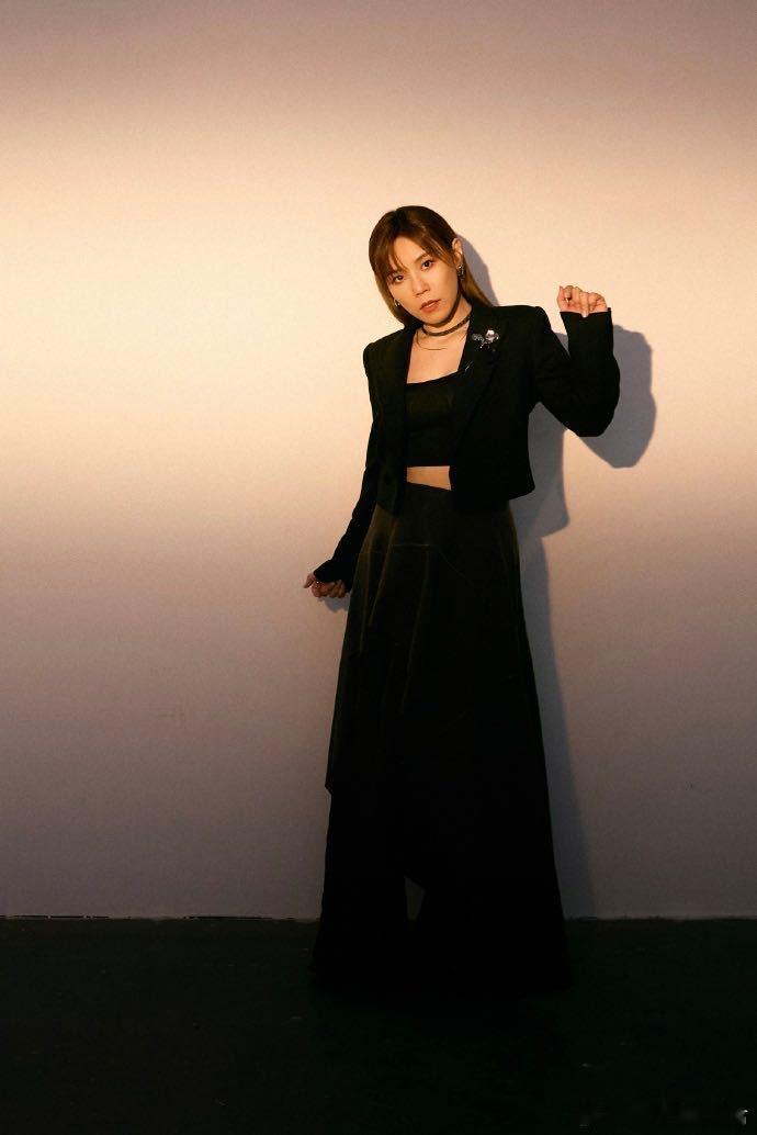 李佳薇直播抢票 OMG，能亮巡回演唱会广州站终于抢票了！今天姐姐还直播了，抢到票