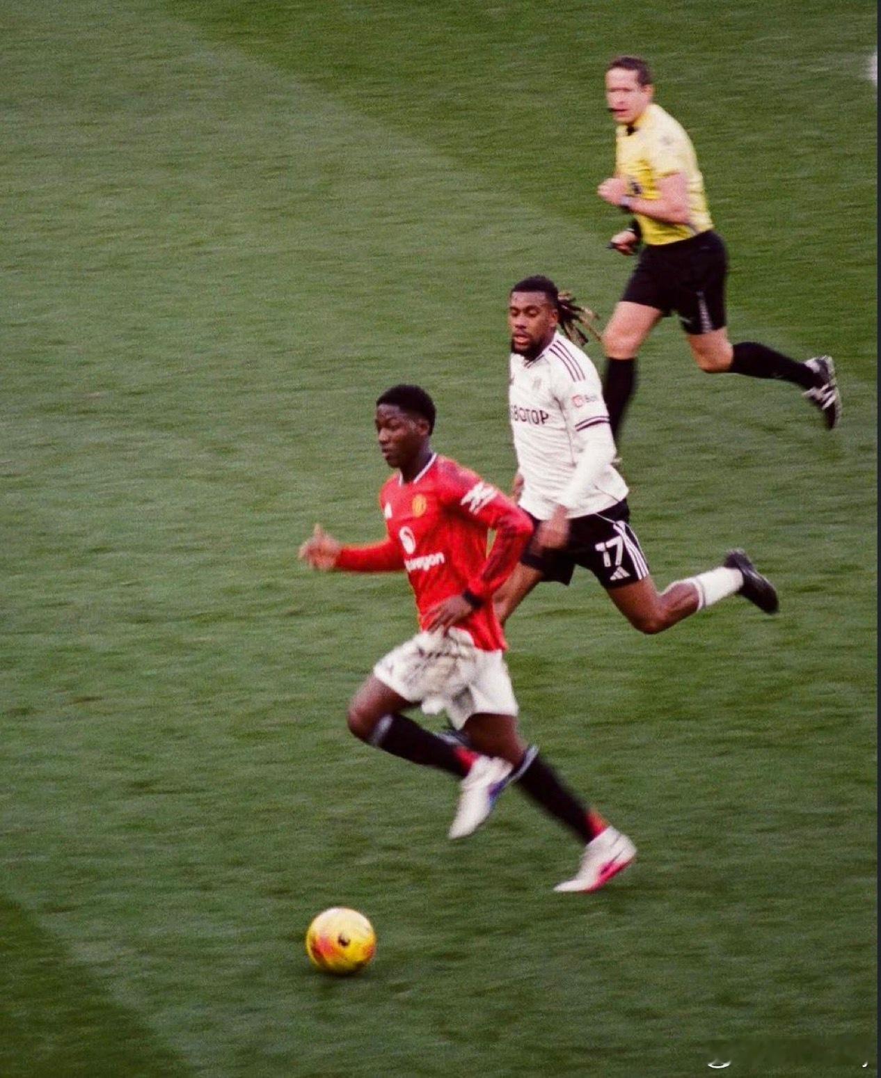 Morning☀️罗马诺：曼联很快会和梅努的经纪人就新合同进行谈判。目前内部已经