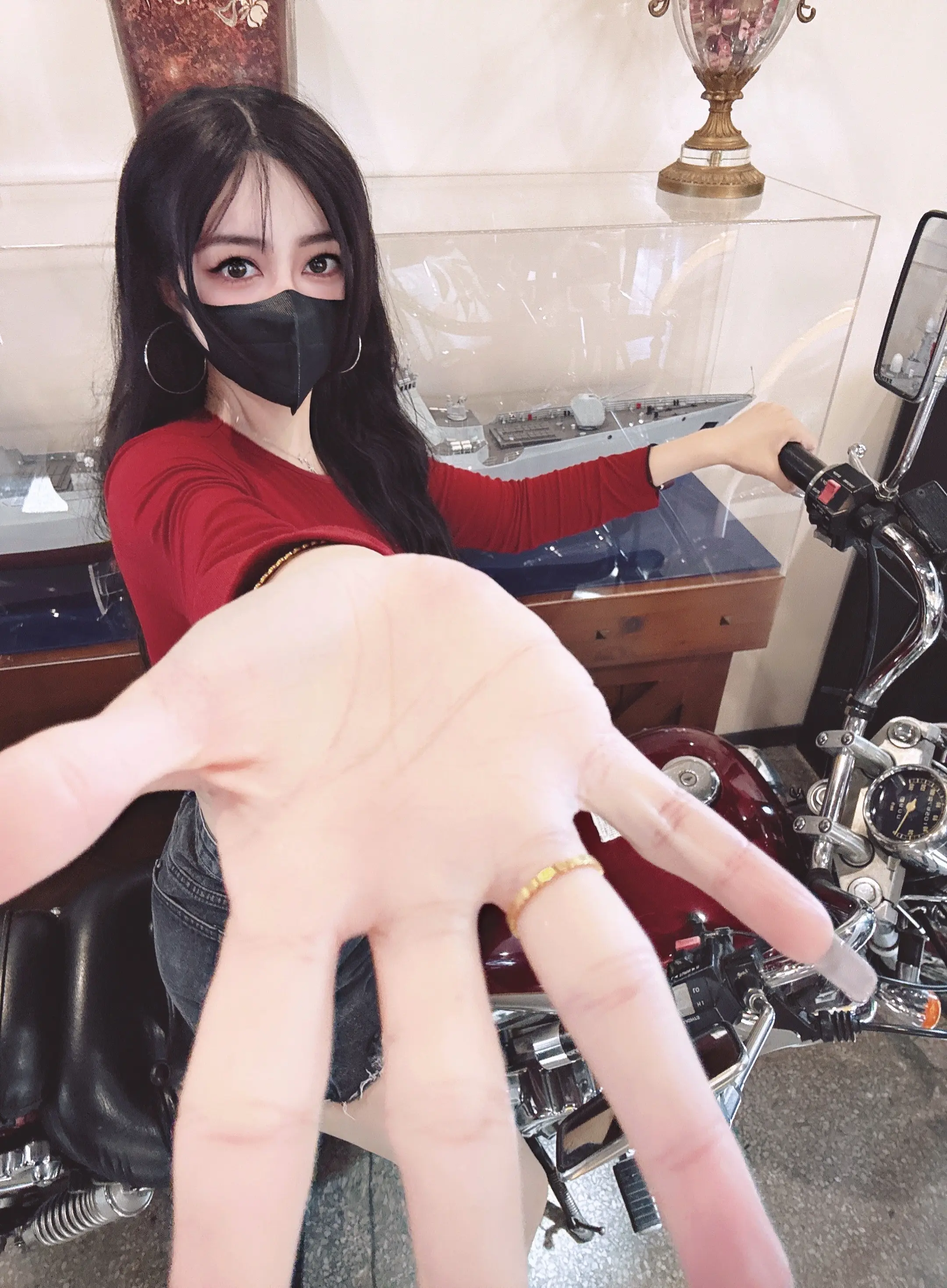 长得吓人和长的吓人，是两种意思，明白吗？