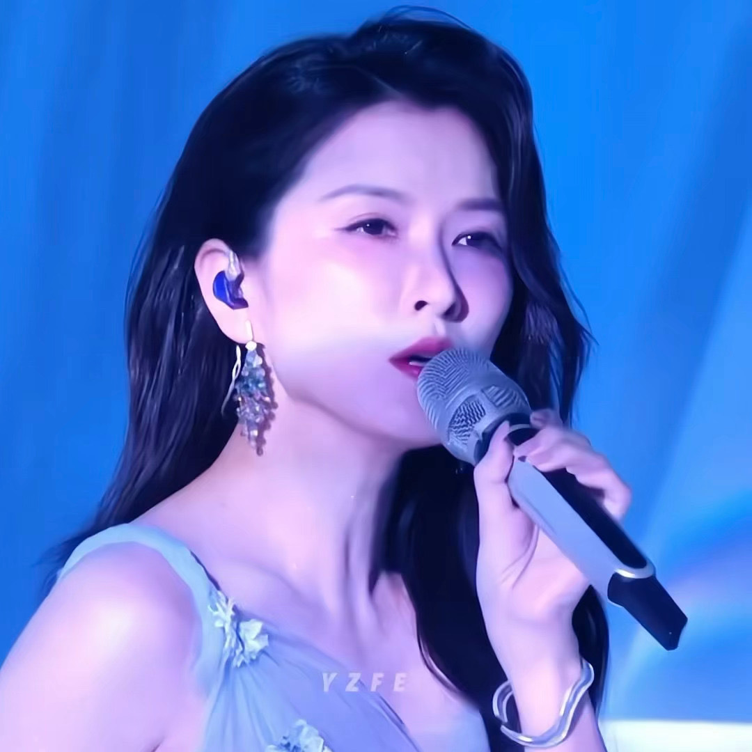 雨爱组不cue徐洁儿 一公舞台她一张口就听得出来是大vocal，结果点评的时候镜
