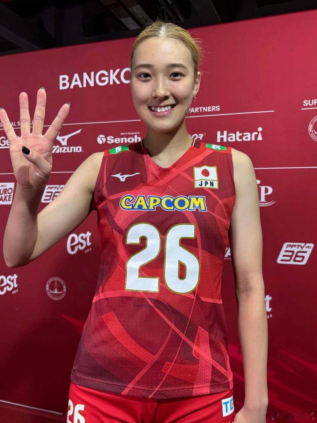 国际排坛动态日本女排佐藤淑乃更新社交媒体：距离我们15年来的首枚奖牌仅一步之遥?