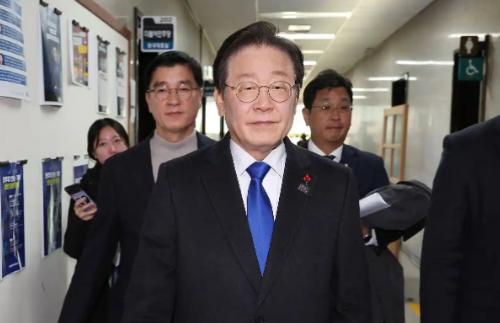 估计李在明自己也没想到，他会被 “自己人” 拖后腿，韩国收到了中方警告。

6 