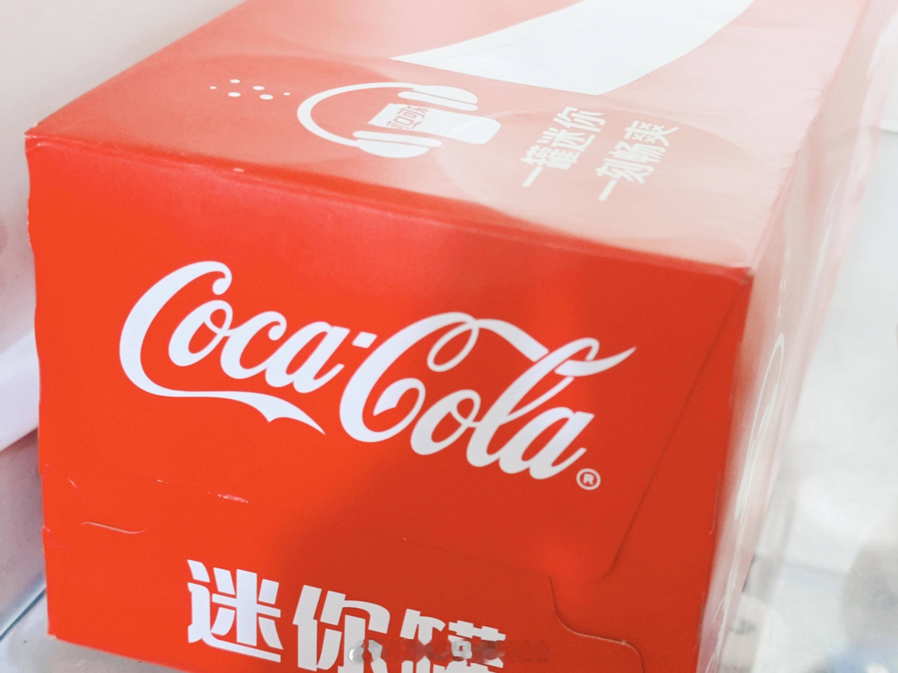 除了可乐还囤了些别的饮料专门用来配海哥的夜宵～ ​​​