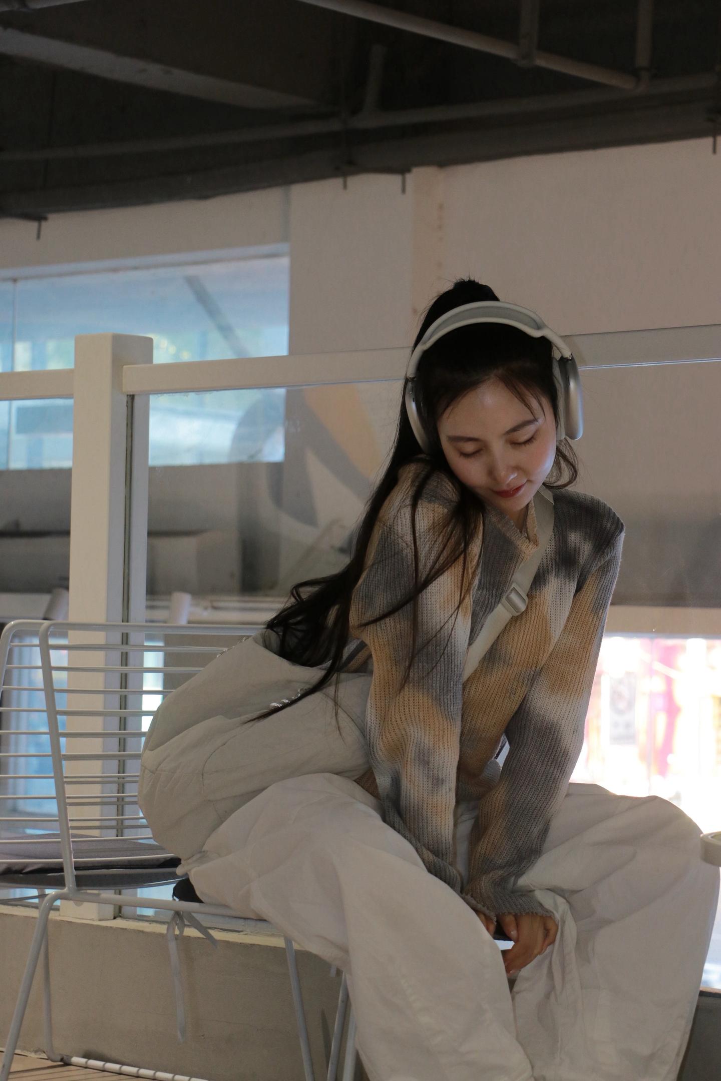 耳机里也在放歌🎧