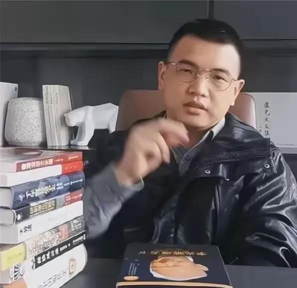 卢克文发文，有些人象被蛇咬了，这不符合民族兴亡的观点！

看看胡锡进、许小年、何