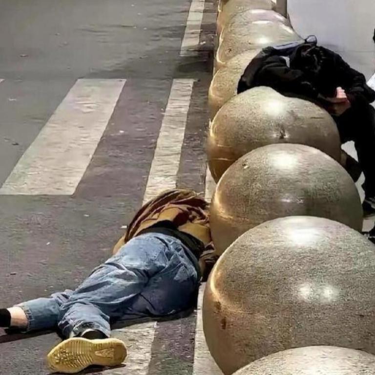 酒后一条消息，居然促成奇妙缘分！
 
28岁小伙喝醉，给31岁女上司发消息：再扣