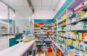 湖北，一男子从药店买了一盒“伟哥”，吃完却发现没有任何反应，他觉得药是假的，为了