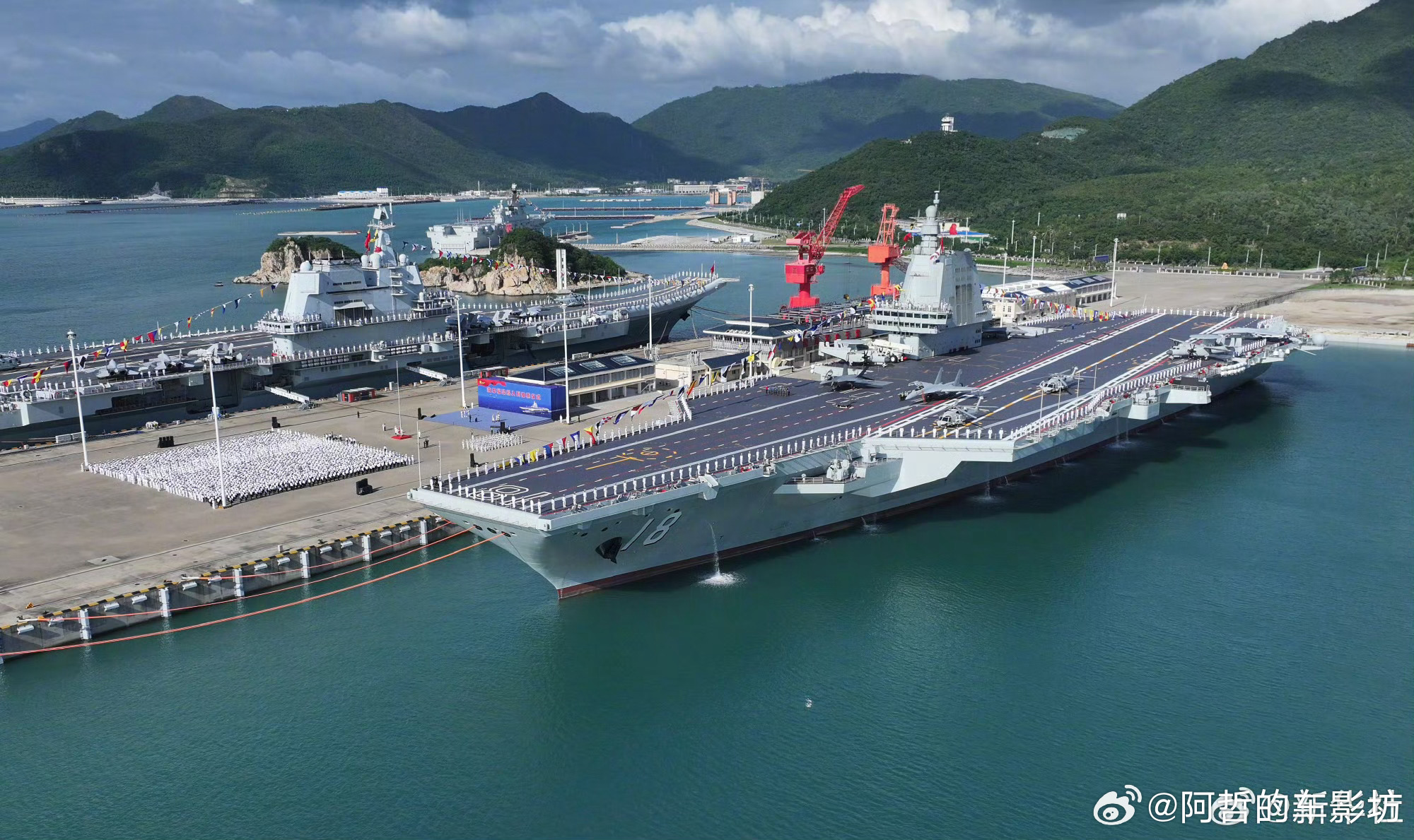 新华社出图第一艘电磁弹射型航母舰我国自主设计建造的福建舰入列福建舰入列 ​​​