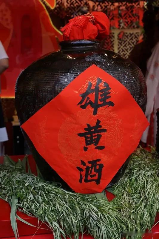 端午节喝雄黄酒对身体有好处吗？这杯“千年毒酒”我们还要不要干？

“饮了雄黄酒，