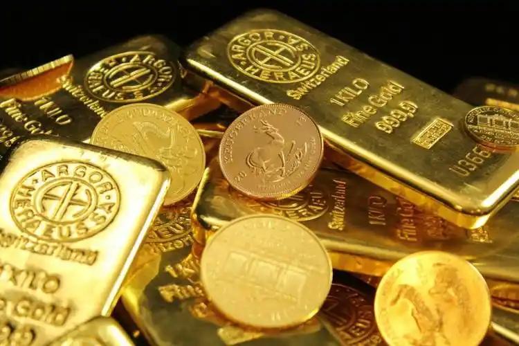 美元走弱、日元上涨、避险情绪升温，几个关键因素同时出现，让黄金再次站上高位。金价