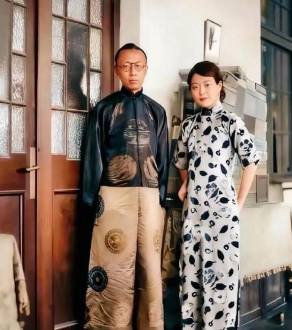溥仪和婉蓉作为末代皇帝和皇后，两人最后的日子过得算是不错了，至少比崇祯和他的妻儿