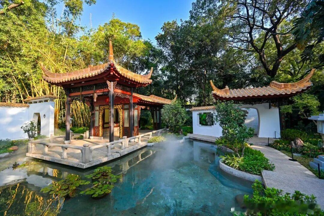 发现广州有个古风美地方，【兰圃公园】，里面的【芝兰心苑】汉服很多很齐全，化妆摄影
