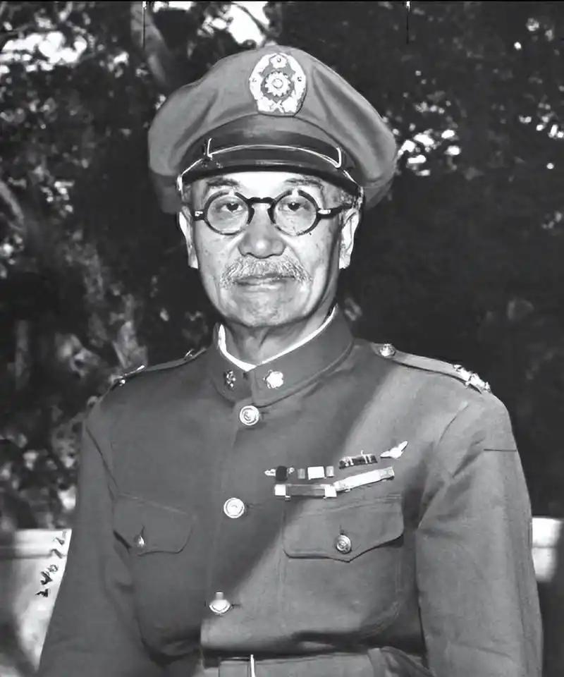 阎锡山去了台湾后过得怎么样？曾经的山西王只能坐在一座石楼里面，大门不出，二门不迈