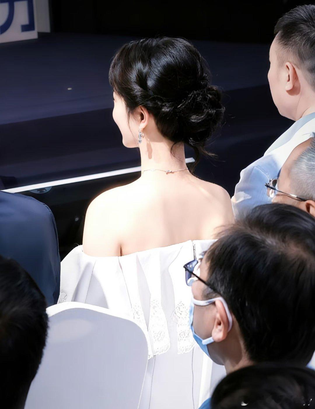 杨紫爸爸一家之主杨紫一家之王好温暖的父女，看杨紫谈起家人总能感受到满溢的温柔与底