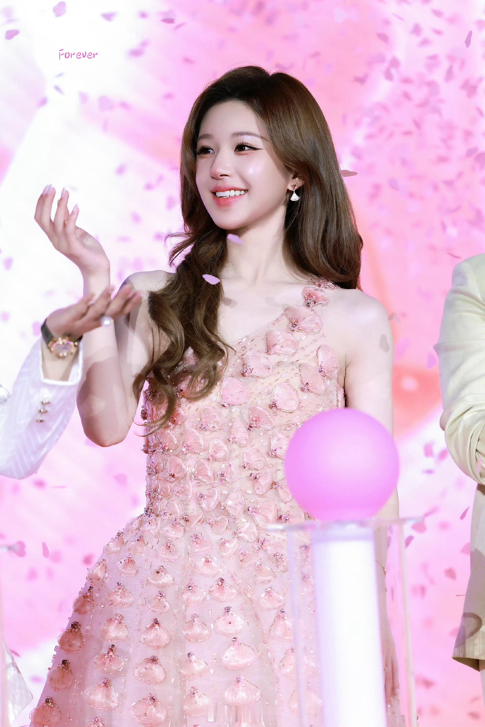 今日份赵露思，夏天要进组了 终于🎉 