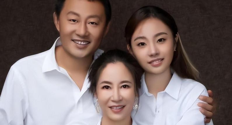 2000年，悉尼奥运会女子20公里竞走决赛后，赢得冠军的中国选手王丽萍，挥舞双手