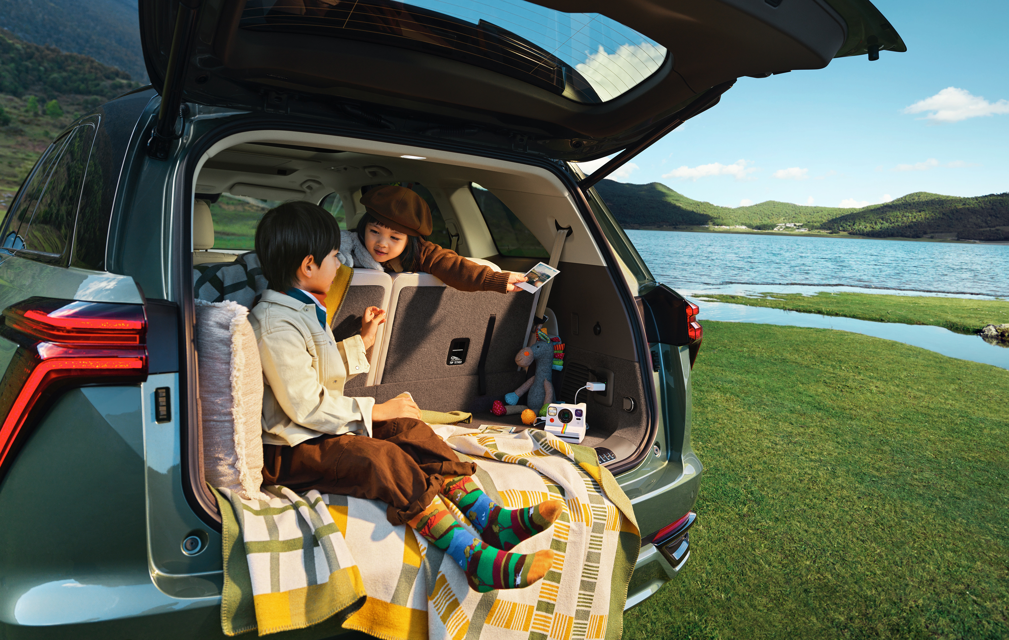 简单总结下，魏牌新推出的蓝山智能进阶版是一款主打家庭使用的大六座混动SUV，起步