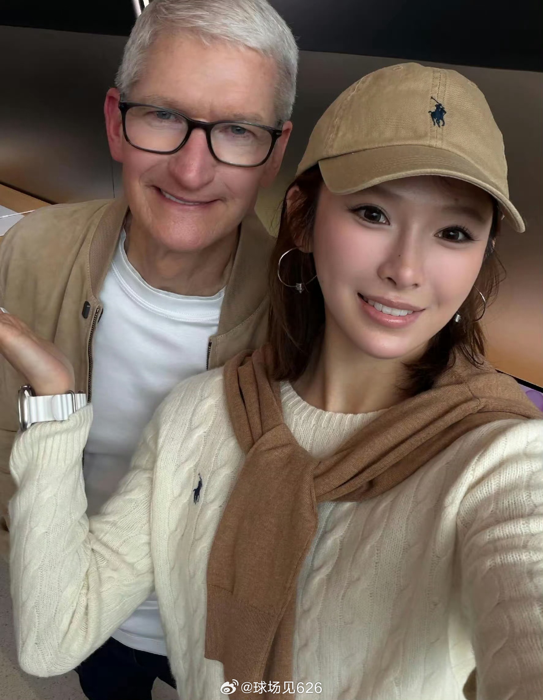 吴艳妮与库克自拍不错不错 