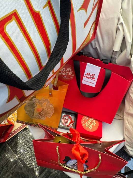 好好的时光剧宣送黄金好好的时光送黄金剧宣不是好好的时光太大方了叭 