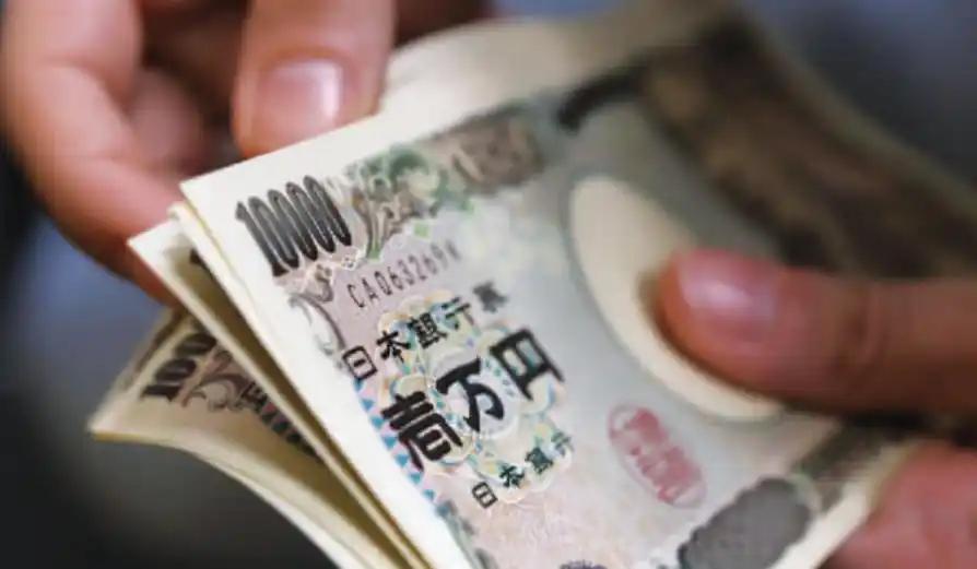 别光盯着军事对峙，咱们这次使的招，是不声不响的“钝刀磨肉”，没放一枪一炮，刀刀却
