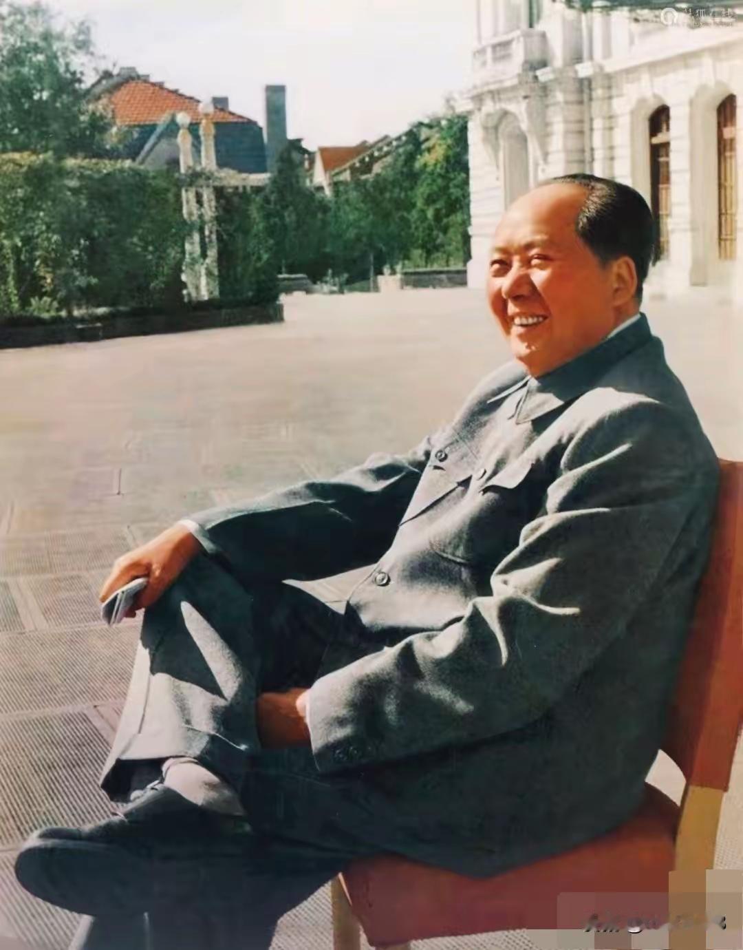 毛主席的胸怀，越品越动容！功劳不争，过错敢担，无人能替代
 
谁能做到功高盖世却