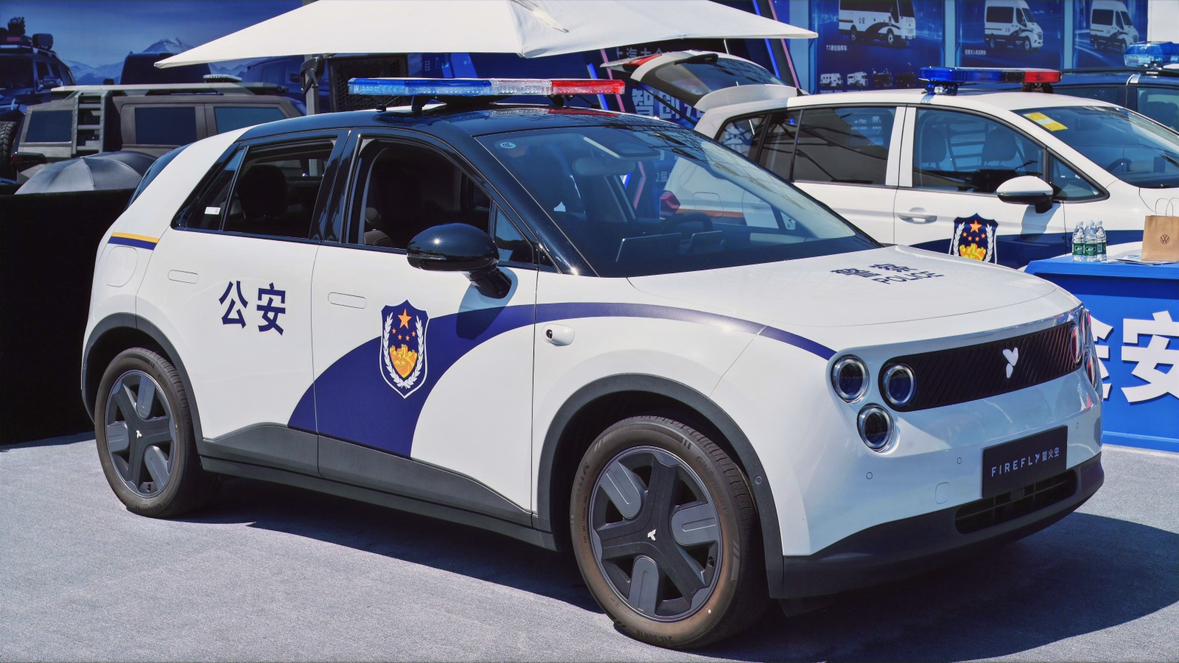 警车版的萤火虫，是不是有点帅？【来自懂车帝车友圈】