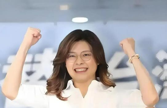 丢掉幻想，准备斗争！国民党已经正式退出了历史舞台的主角席位。郑丽文公开拒绝一国两