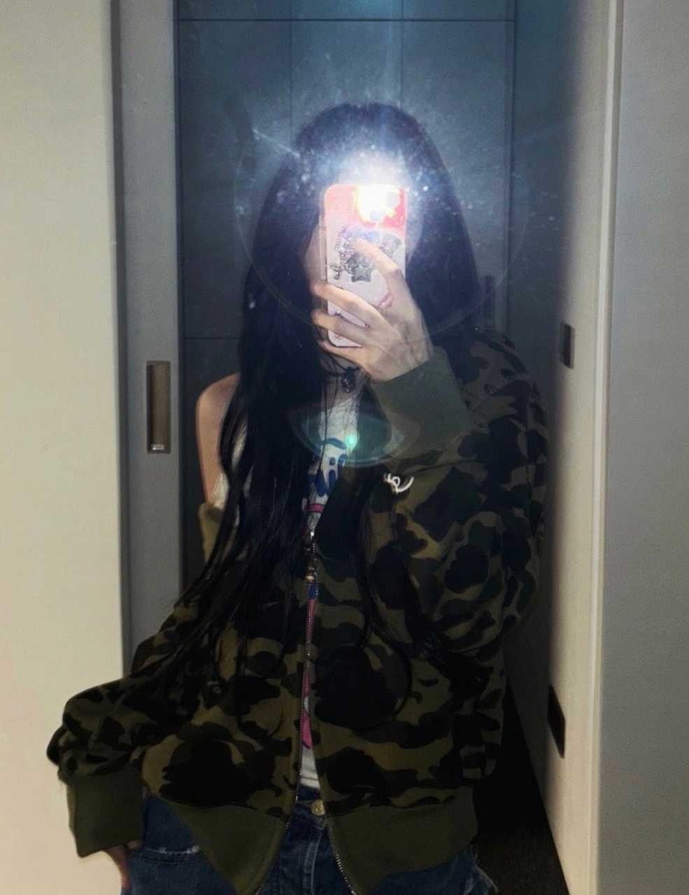 女人啊，总是希望自己的妻子既有能力，又有相貌。既强势冷漠，又温柔脆弱；既是姐姐，