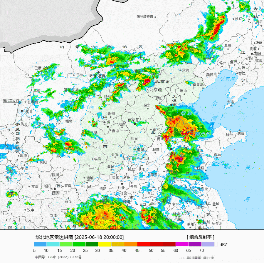 【北京强对流】从今晚天气雷达看，河北对流翻山后没有减弱，在北京北部和西部出现了红