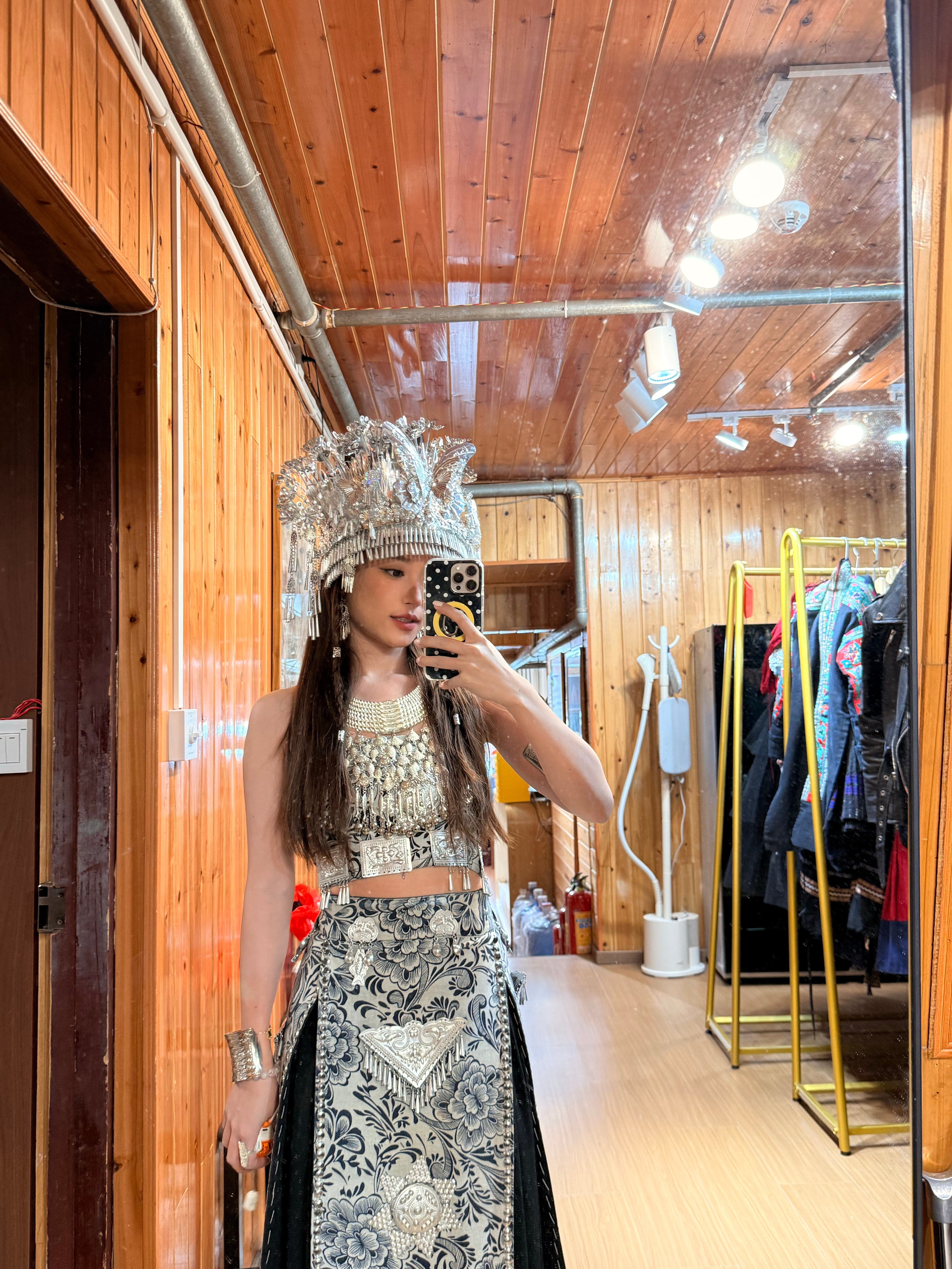 今天热爆了直接把中午的拍摄挪到傍晚了选了这套呼声比较高的这个妆造咋样 黔东南·西