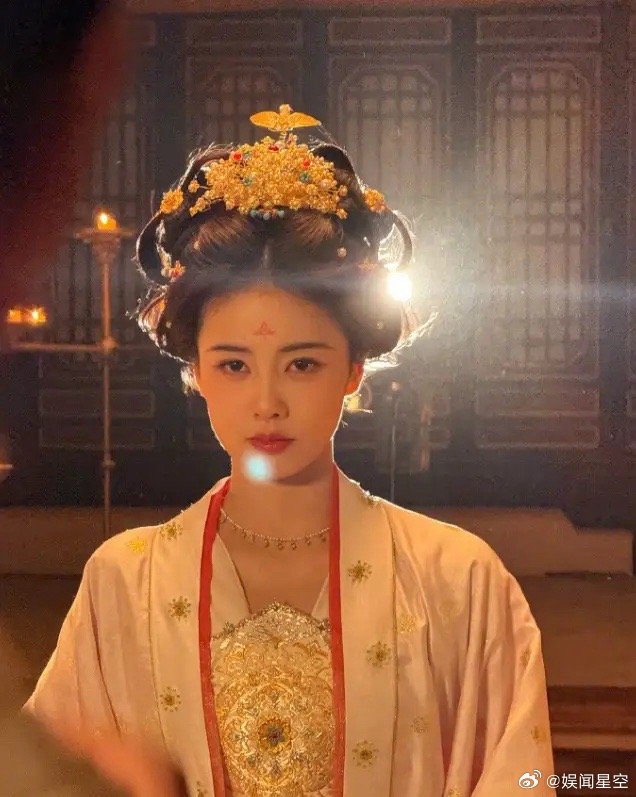 白鹿《唐宫奇案》集均破2000万云合集均破2000万对今年开播的剧来说很有难度，